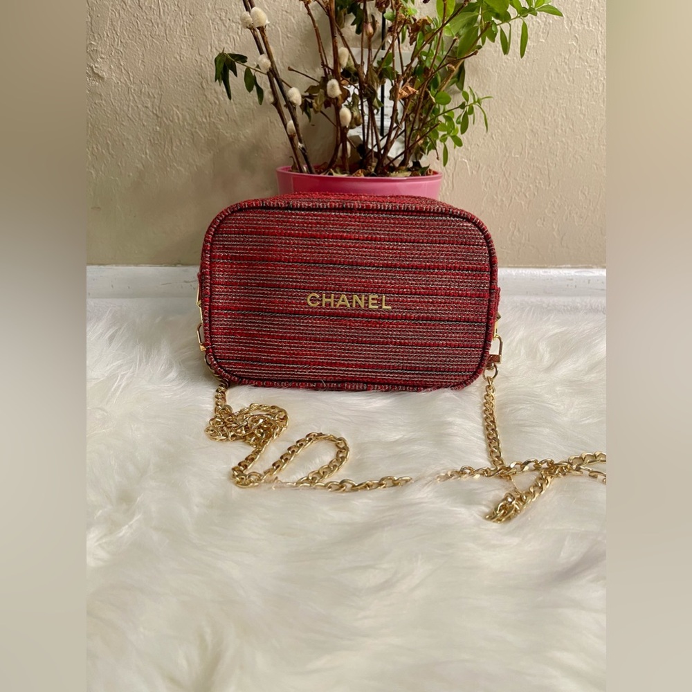 CHANEL RED HOLIDAY CROSSBODY